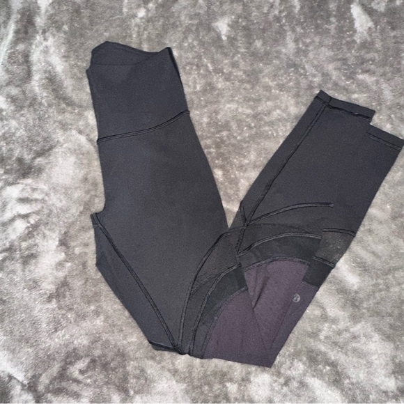 Lululemon wunder under black mesh 28” leggings size 6 - Picture 5 of 6
